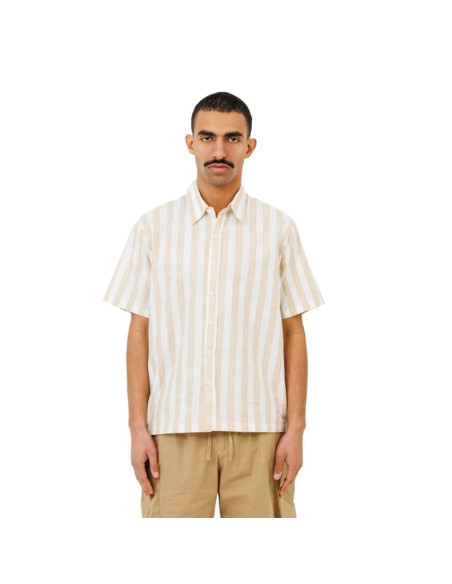 La Chemise "Seseh" Icon Stripe Late Beige & Blanc Homme Last Call For présentée portée de face｜Magasin Homme Toulouse