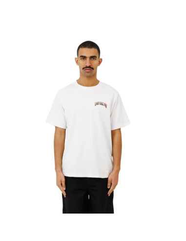 Le Tee-Shirt Wild Roads Blanc Homme Last Call For présenté porté de face|Boutique Homme Toulouse Le Tee-Shirt Wild Roads Blanc Homme Last Call For présenté porté de face|Boutique Homme Toulouse