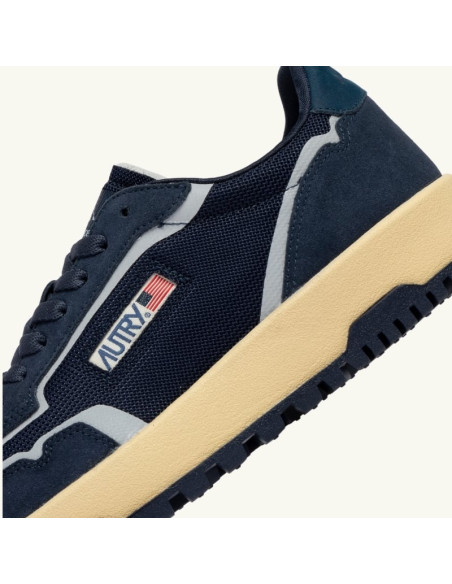 Sneakers Wildpace Low Endragon Mesh Et Daim Bluette Homme Autry zoom sur le logo｜Magasin Homme Toulouse