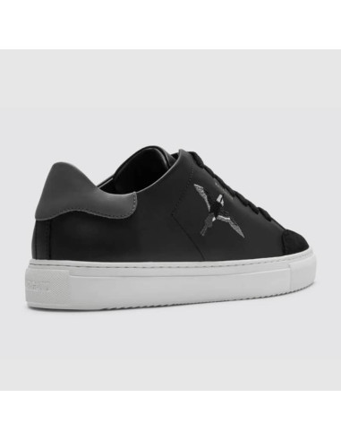Sneakers Clean 90 B Bird Noir/Gris Foncé Homme Axel Arigato présentées portées de dos|Magasin Homme Toulouse Sneakers Clean 90 B Bird Noir/Gris Foncé Homme Axel Arigato présentées portées de dos|Magasin Homme Toulouse