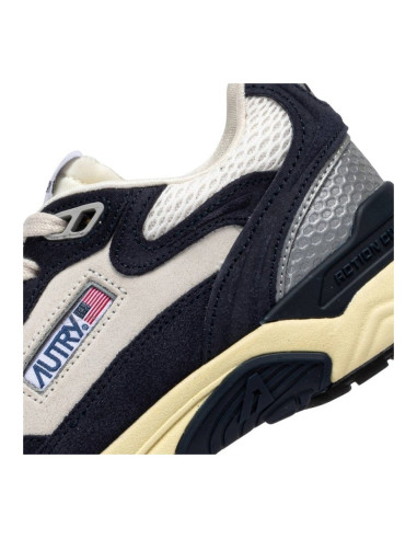 Sneaker Hyperway En Mesh Et En Daim Space Et Argent Autry, zoom sur le logo|Magasin Homme Toulouse Sneaker Hyperway En Mesh Et En Daim Space Et Argent Autry, zoom sur le logo|Magasin Homme Toulouse