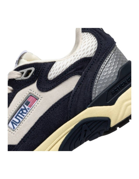 Sneaker Hyperway En Mesh Et En Daim Space Et Argent Autry, zoom sur le logo｜Magasin Homme Toulouse
