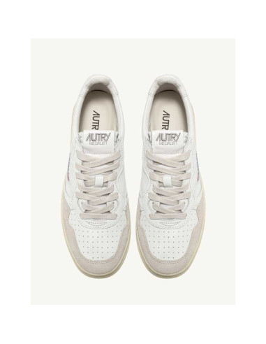 Sneakers Medalist Low Blanches En Daim Autry Homme présentées vue du dessus | Toulouse Soulery Sneakers Medalist Low Blanches En Daim Autry Homme présentées vue du dessus | Toulouse Soulery