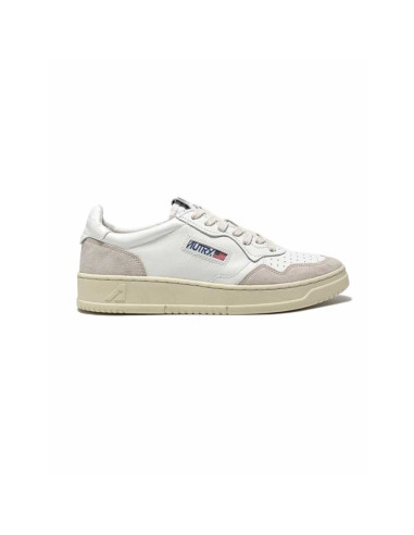 Sneakers Medalist Low Blanches En Daim Autry Homme présentées de profil | Toulouse Soulery Sneakers Medalist Low Blanches En Daim Autry Homme présentées de profil | Toulouse Soulery