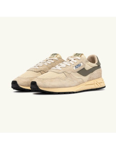 Sneakers Reelwind Low En Nylon Daim Ecru Covert Green Autry présentées portées de face｜Magasin Homme Toulouse