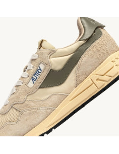 Sneakers Reelwind Low En Nylon Daim Ecru Covert Green Autry présentées portées de face｜Magasin Homme Toulouse 2