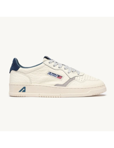 Sneakers Medalist Low En Cuir Blue Depths Et Vapor Homme Autry présentées portées de face｜Magasin Homme Toulouse