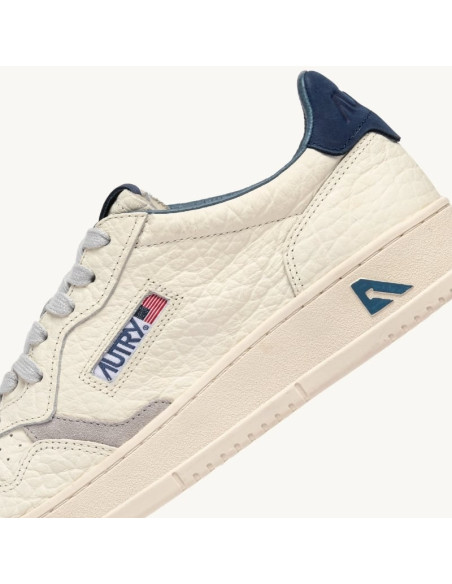 Sneakers Medalist Low En Cuir Blue Depths Et Vapor Homme Autry zoom sur le logo｜Magasin Homme Toulouse