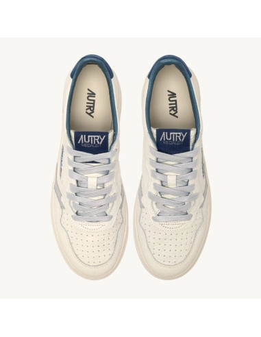 Sneakers Medalist Low En Cuir Blue Depths Et Vapor Homme Autry présentées portées de haut｜Magasin Homme Toulouse