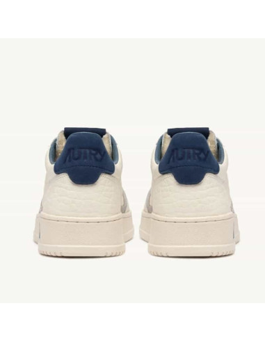 Sneakers Medalist Low En Cuir Blue Depths Et Vapor Homme Autry présentées portées de dos｜Magasin Homme Toulouse