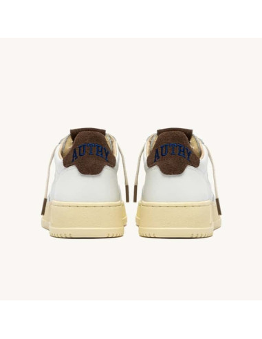 Sneakers Medalist Low En Cuir Blanc Et Daim Chocolate Chip Homme Autry présentées portées de dos|Magasin Homme Toulouse Sneakers Medalist Low En Cuir Blanc Et Daim Chocolate Chip Homme Autry présentées portées de dos|Magasin Homme Toulouse