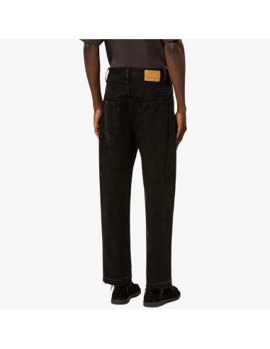 Pantalon Jorian Noir Délavé Homme Isabel Marant présenté porté de dos|Boutique Homme Toulouse Pantalon Jorian Noir Délavé Homme Isabel Marant présenté porté de dos|Boutique Homme Toulouse