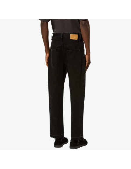 Pantalon Jorian Noir Délavé Homme Isabel Marant présenté porté de dos｜Boutique Homme Toulouse