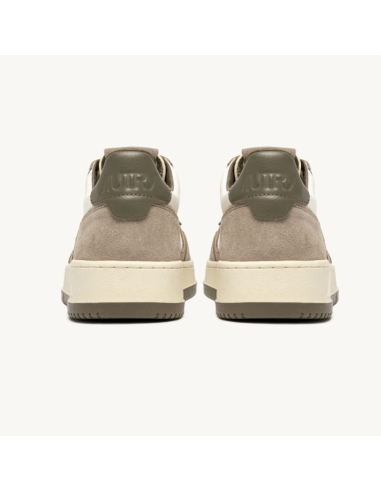 Baskets Medalist Low En Cuir Et Daim Covert Green Et Licorice Homme Autry présentée portée de haut｜Magasin Homme Toulouse