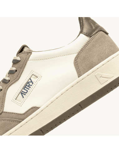 Baskets Medalist Low En Cuir Et Daim Covert Green Et Licorice Homme Autry zoom sur le logo｜Magasin Homme Toulouse
