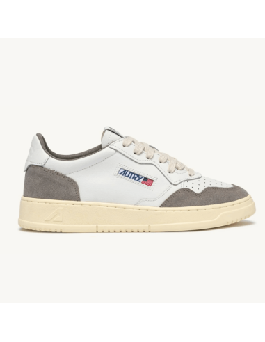 Basket Medalist Low En Cuir Blanc Et Daim Ciment Homme Autry présentée de profil|Magasin Homme Toulouse Basket Medalist Low En Cuir Blanc Et Daim Ciment Homme Autry présentée de profil|Magasin Homme Toulouse