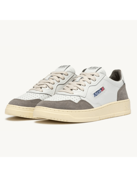 Basket Medalist Low En Cuir Blanc Et Daim Ciment Homme Autry présentée de face｜Magasin Homme Toulouse