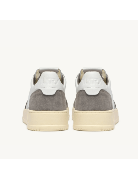 Basket Medalist Low En Cuir Blanc Et Daim Ciment Homme Autry présentée de dos｜Magasin Homme Toulouse