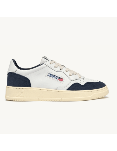 Basket Medalist Low En Cuir Blanc Et Daim Denim Homme Autry présentée de profil|Magasin Homme Toulouse Basket Medalist Low En Cuir Blanc Et Daim Denim Homme Autry présentée de profil|Magasin Homme Toulouse