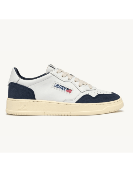 Basket Medalist Low En Cuir Blanc Et Daim Denim Homme Autry présentée de profil｜Magasin Homme Toulouse