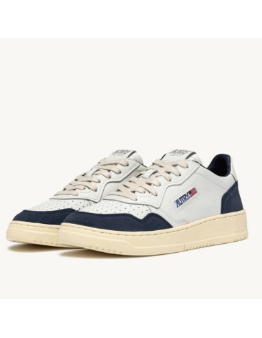 Basket Medalist Low En Cuir Blanc Et Daim Denim Homme Autry présentée de face|Magasin Homme Toulouse Basket Medalist Low En Cuir Blanc Et Daim Denim Homme Autry présentée de face|Magasin Homme Toulouse