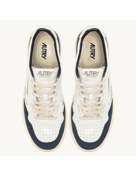 Basket Medalist Low En Cuir Blanc Et Daim Denim Homme Autry présentée de haut｜Magasin Homme Toulouse