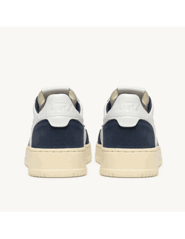 Basket Medalist Low En Cuir Blanc Et Daim Denim Homme Autry présentée de dos|Magasin Homme Toulouse Basket Medalist Low En Cuir Blanc Et Daim Denim Homme Autry présentée de dos|Magasin Homme Toulouse