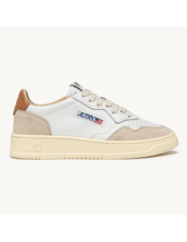 Basket Medalist Low En Daim Et Cuir Blanc Et Lion Homme Autry présentée de profil|Magasin Homme Toulouse Basket Medalist Low En Daim Et Cuir Blanc Et Lion Homme Autry présentée de profil|Magasin Homme Toulouse