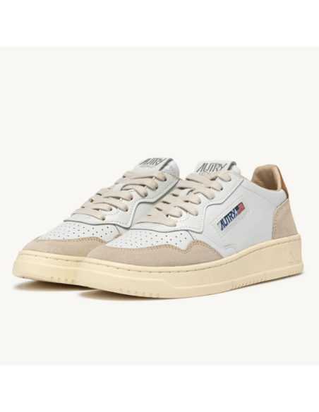Basket Medalist Low En Daim Et Cuir Blanc Et Lion Homme Autry présentée de face｜Magasin Homme Toulouse