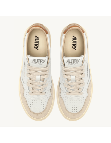 Basket Medalist Low En Daim Et Cuir Blanc Et Lion Homme Autry présentée de haut|Magasin Homme Toulouse Basket Medalist Low En Daim Et Cuir Blanc Et Lion Homme Autry présentée de haut|Magasin Homme Toulouse