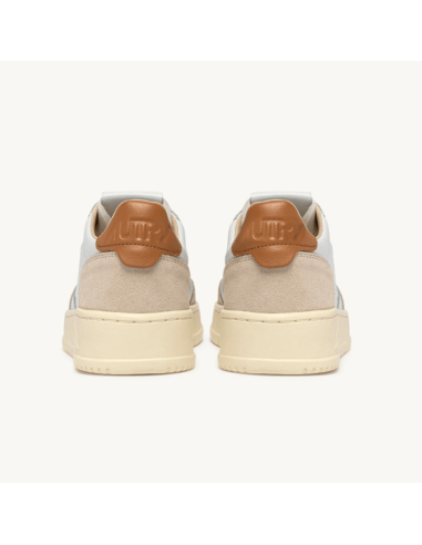 Basket Medalist Low En Daim Et Cuir Blanc Et Lion Homme Autry présentée de dos|Magasin Homme Toulouse Basket Medalist Low En Daim Et Cuir Blanc Et Lion Homme Autry présentée de dos|Magasin Homme Toulouse