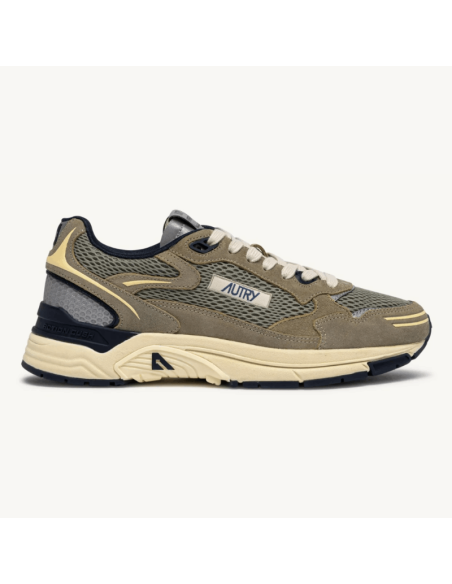 Basket Hyperway En Daim Et Mesh Silver Sage Et Spa Blue Homme Autry présentée de face｜Magasin Homme Toulouse