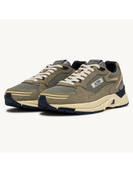 Basket Hyperway En Daim Et Mesh Silver Sage Et Spa Blue Homme Autry présentée de profil｜Magasin Homme Toulouse