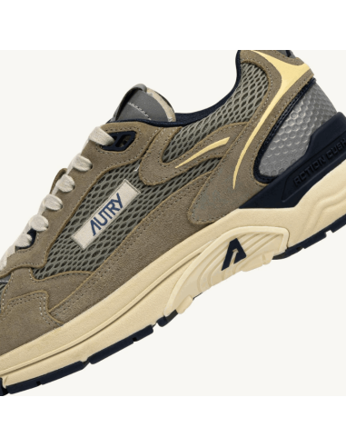 Basket Hyperway En Daim Et Mesh Silver Sage Et Spa Blue Homme Autry zoom sur le logo|Magasin Homme Toulouse Basket Hyperway En Daim Et Mesh Silver Sage Et Spa Blue Homme Autry zoom sur le logo|Magasin Homme Toulouse