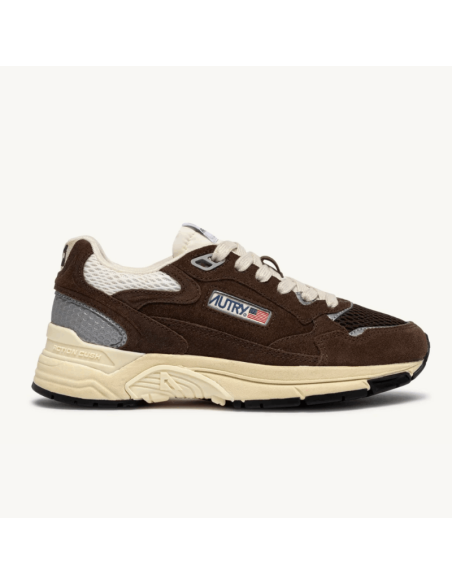 Sneakers Hyperway En Daim Et Mesh Marshmallow Et Cuir Autry présentée de profil｜Magasin Homme Toulouse