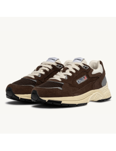 Sneakers Hyperway En Daim Et Mesh Marshmallow Et Cuir Autry présentée de profil｜Magasin Homme Toulouse 2