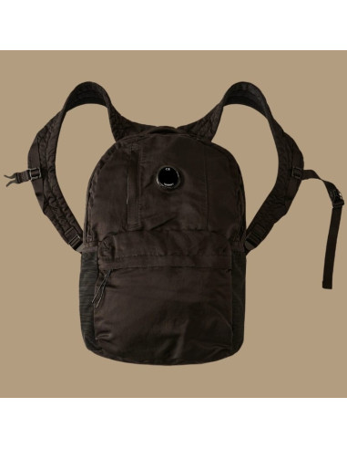 Sac À Dos Nylon B Lens Noir Homme C.P. Company présenté de face｜Boutique Homme Toulouse
