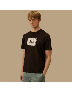 T-Shirt 30/1 Jersey Noir Homme C.P. Company présenté porté de face｜Boutique Homme Toulouse