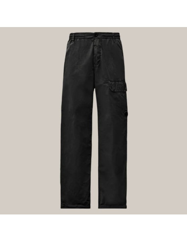 Pantalon Cargo Regular Lens Noir Homme C.P. Company présenté de face|Boutique Homme Toulouse Pantalon Cargo Regular Lens Noir Homme C.P. Company présenté de face|Boutique Homme Toulouse