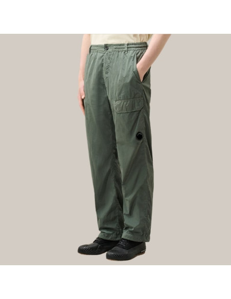 Pantalon Cargo Regular Lens Gris Homme C.P. Company présenté porté de face｜Boutique Homme Toulouse