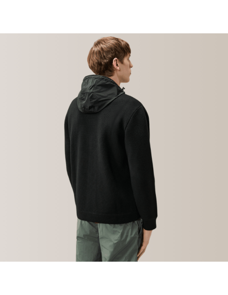 Cardigan Laine Merino Reversible Noir Homme C.P. Company présenté porté de dos｜Boutique Homme Toulouse