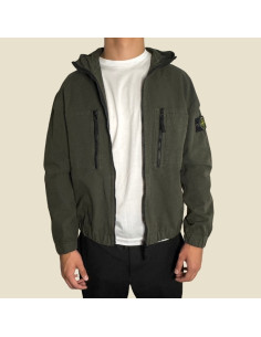 Surchemise Capuche Ripstop Coton Gris Charbon Homme Stone Island présentée portée de face｜Magasin Homme Toulouse 2
