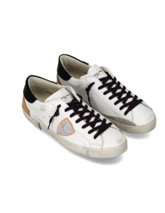 Sneakers Prsx Blanc Noir et Cognac Homme Philippe Model présentées portées de face｜Magasin Homme Toulouse 2