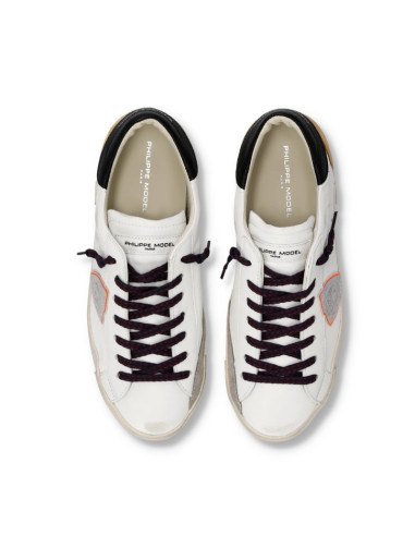 Sneakers Prsx Blanc Noir et Cognac Homme Philippe Model présentées portées de haut|Magasin Homme Toulouse Sneakers Prsx Blanc Noir et Cognac Homme Philippe Model présentées portées de haut|Magasin Homme Toulouse