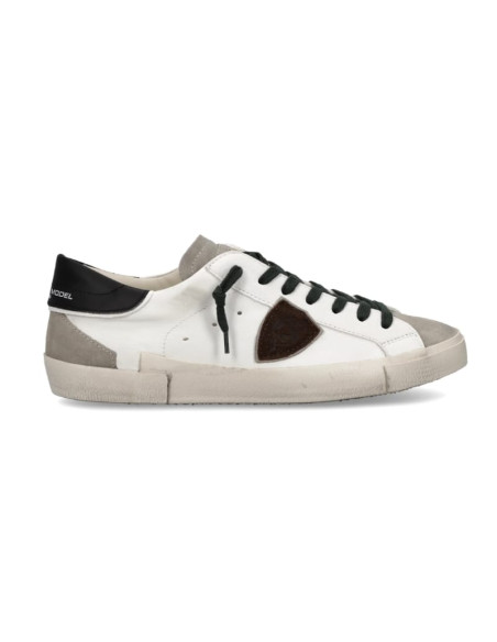 Sneakers Prsx Blanc Noir et Gris Homme Philippe Model présentées portées de face｜Magasin Homme Toulouse