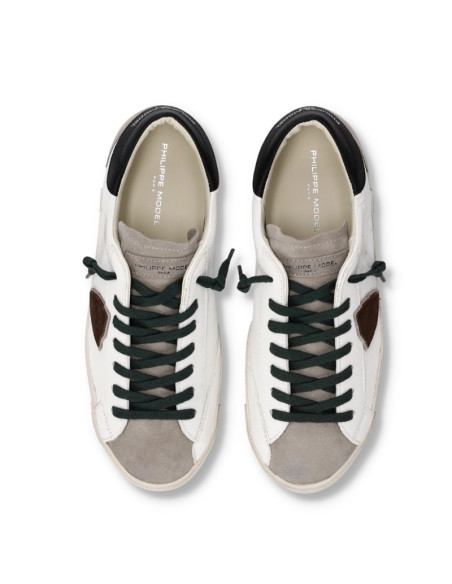 Sneakers Prsx Blanc Noir et Gris Homme Philippe Model présentées portées de haut｜Magasin Homme Toulouse