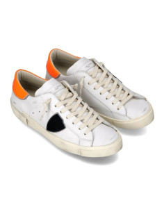 Sneakers Prsx Blanc Orange Homme Philippe Model présentées portées de face｜Magasin Homme Toulouse 2