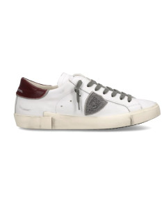 Sneakers Prsx Blanc Bordeaux Homme Philippe Model présentées portées de face｜Magasin Homme Toulouse
