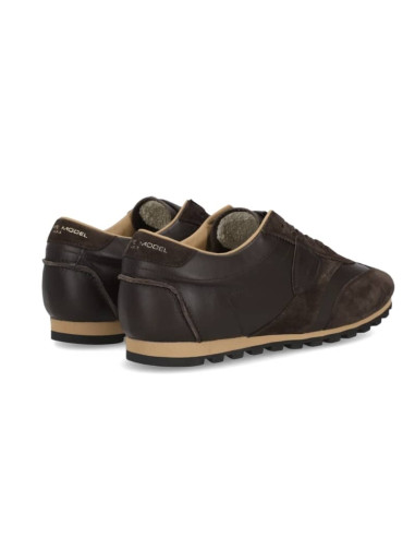 Sneakers Planche Ébène Homme Philippe Model présentées portées de dos|Magasin Homme Toulouse Sneakers Planche Ébène Homme Philippe Model présentées portées de dos|Magasin Homme Toulouse