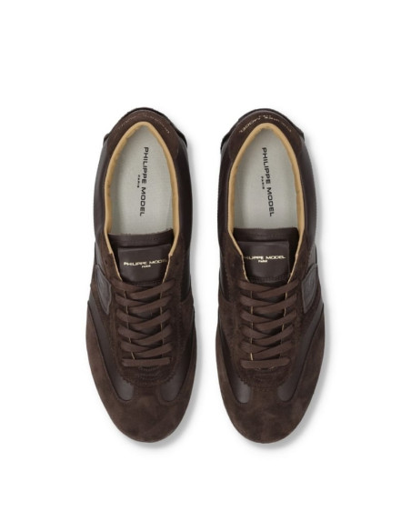 Sneakers Planche Ébène Homme Philippe Model présentées portées de haut｜Magasin Homme Toulouse
